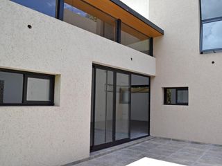 Foto 15 de Venta Casa 3 Dorm. Desarrollada en 2 plantas. Cochera. Importante Patio verde arbolado .  Funes