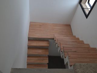 Foto 18 de Venta Casa 3 Dorm. Desarrollada en 2 plantas. Cochera. Importante Patio verde arbolado .  Funes