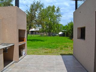 Foto 9 de Venta Casa 3 Dorm. Desarrollada en 2 plantas. Cochera. Importante Patio verde arbolado .  Funes