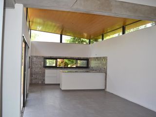 Foto 5 de Venta Casa 3 Dorm. Desarrollada en 2 plantas. Cochera. Importante Patio verde arbolado .  Funes