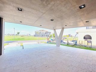 Foto 4 de Imponente Casa al lago en los puentes