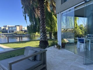 Foto 4 de Los Alisos  casa con 4 dormitorios al agua en Nordelta, alquiler con muebles. Anual o temporal.