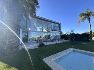 Foto 6 de Los Alisos  casa con 4 dormitorios al agua en Nordelta, alquiler con muebles. Anual o temporal.