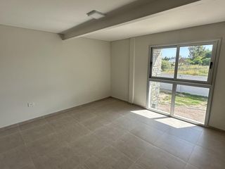 Foto 10 de Departamento en alquiler de 2 dormitorios a estrenar a mts. de Av. H. Yrigoyen