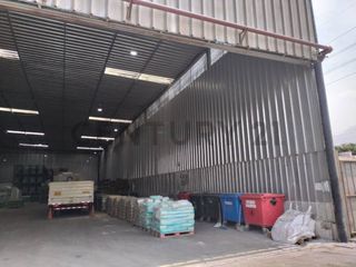 Foto 4 de SE VENDE LOCAL INDUSTRIAL