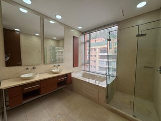 Foto 23 de ¡OPORTUNIDAD ÚNICA! Apartamento de Lujo en Rosales Reservado