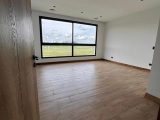 Foto 19 de Casa en El Yacht - Nordelta con Salida Directo al Río