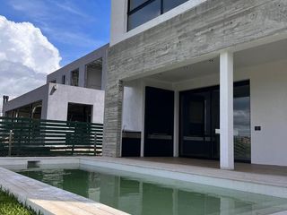Foto 7 de Casa en El Yacht - Nordelta con Salida Directo al Río