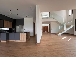 Foto 4 de Casa en El Yacht - Nordelta con Salida Directo al Río