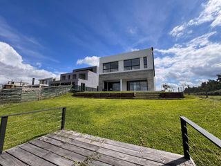 Foto 6 de Casa en El Yacht - Nordelta con Salida Directo al Río