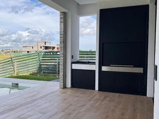 Foto 8 de Casa en El Yacht - Nordelta con Salida Directo al Río