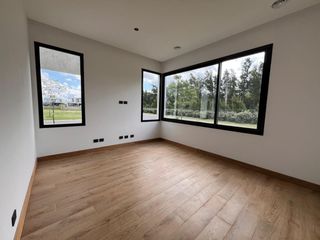 Foto 5 de Casa en El Yacht - Nordelta con Salida Directo al Río