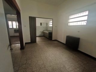 Foto 4 de CASA EN ALQUILER 2 DORM, PATIO Y COCHERA - AV GRAL PAZ 6000