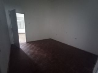 Foto 9 de CASA EN ALQUILER 2 DORM, PATIO Y COCHERA - AV GRAL PAZ 6000