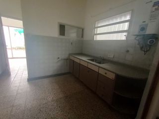 Foto 5 de CASA EN ALQUILER 2 DORM, PATIO Y COCHERA - AV GRAL PAZ 6000