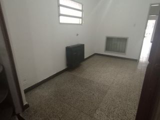Foto 6 de CASA EN ALQUILER 2 DORM, PATIO Y COCHERA - AV GRAL PAZ 6000