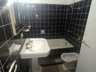 Foto 8 de CASA EN ALQUILER 2 DORM, PATIO Y COCHERA - AV GRAL PAZ 6000