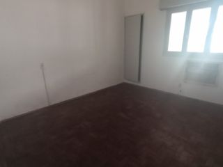 Foto 7 de CASA EN ALQUILER 2 DORM, PATIO Y COCHERA - AV GRAL PAZ 6000
