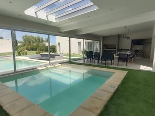 Foto 1 de Casa en Puerto Roldan ALQUILER