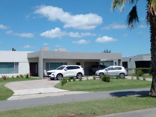 Foto 2 de Casa en Puerto Roldan ALQUILER
