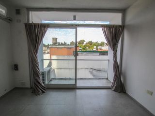 Foto 4 de Monoambiente en Agronomía con balcón !!