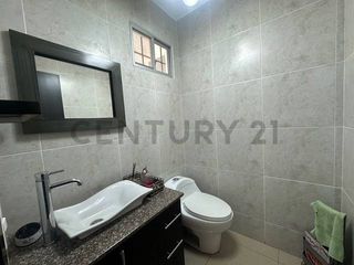 Foto 16 de Amplia y Moderna Casa de Alquiler de 5 dormitorios Ciudad Celeste