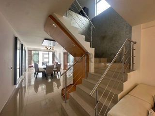 Foto 4 de Amplia y Moderna Casa de Alquiler de 5 dormitorios Ciudad Celeste