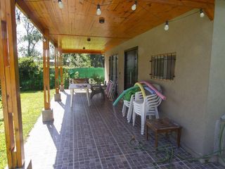 Foto 1 de casaquinta con 2 viviendas y hermoso parque
