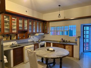 Foto 3 de NUEVA CORDOBA - CASA EN ALQUILER - EXCELENTE ESTADO Y UBICACION!!!