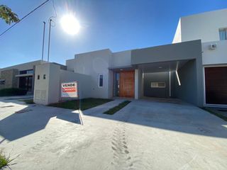 Foto 1 de Casa - Barrio El Bosque
