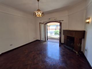 Foto 5 de Departamento en  1er Piso al frente