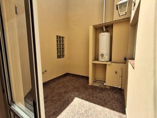 Foto 13 de Departamento en  1er Piso al frente