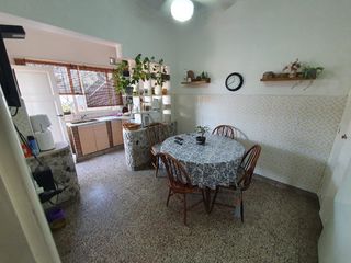 Foto 9 de Departamento en  pimer piso con patio y cochera de 4 ambientes en Temperley Oeste