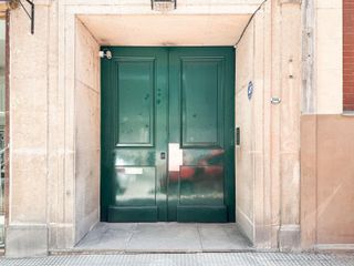 Foto 1 de EDIFICIO DE CATEGORIA CON EXCELENTE ENTRADA