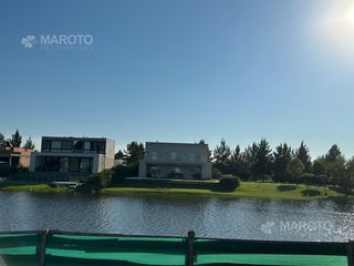 Foto 8 de Casa en  CASA EN VENTA EN EL NAUDIR AGUAS PRIVADAS - AL AGUA - MAROTO PROPIEDADES