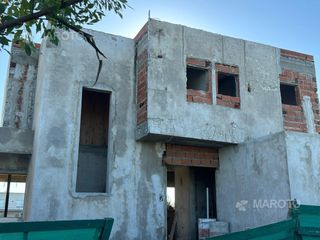 Foto 2 de Casa en  CASA EN VENTA EN EL NAUDIR AGUAS PRIVADAS - AL AGUA - MAROTO PROPIEDADES