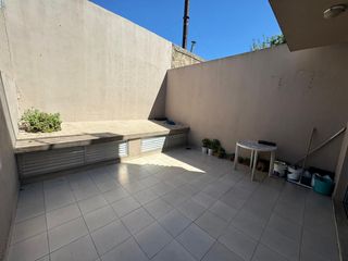 Foto 2 de Excelente dpto tipo ph con dos patios y cochera cubierta