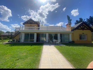 Foto 1 de Casa en venta - 4 Dormitorios 4 Baños - 3.000Mts2 - La Plata