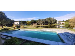 Foto 8 de Moderna Casa Inteligente en Barrio la Herradura- Venta