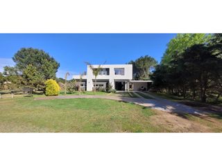 Foto 4 de Moderna Casa Inteligente en Barrio la Herradura- Venta