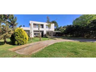 Foto 3 de Moderna Casa Inteligente en Barrio la Herradura- Venta