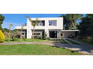 Foto 1 de Moderna Casa Inteligente en Barrio la Herradura- Venta