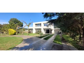 Foto 2 de Moderna Casa Inteligente en Barrio la Herradura- Venta
