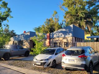 Foto 7 de Newman II, casa venta, moderna, restaurada a nuevo, 8 amb con pileta