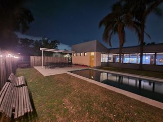 Foto 30 de Newman II, casa venta, moderna, restaurada a nuevo, 8 amb con pileta