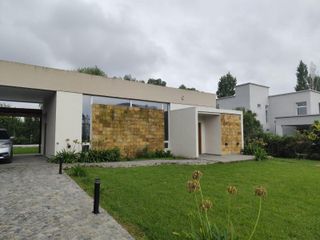 Foto 2 de Casa en barrio La Candida