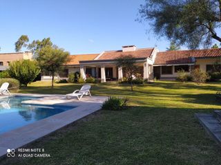 Foto 1 de VENTA CASA 3 DOR PILETA QUINCHO V EUCARISTICA