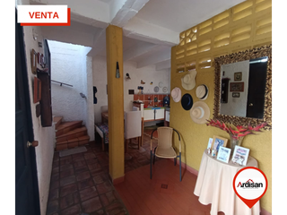 Foto 3 de CASA CENTRAL DE DOS PISOS EN CONJUNTO CERRADO