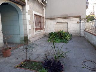 Foto 2 de Venta Casa Flores 4 amb 240 metros