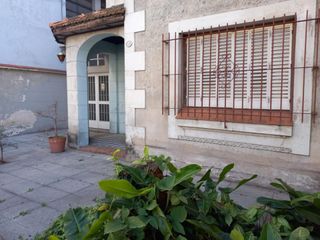 Foto 1 de Venta Casa Flores 4 amb 240 metros